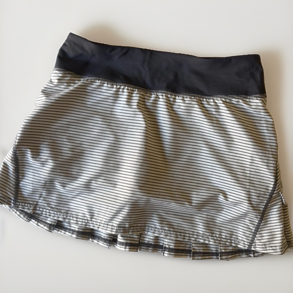Lululemon Pleated Striped Skirt Skort Size 4 Tall Gray White Built In Shorts